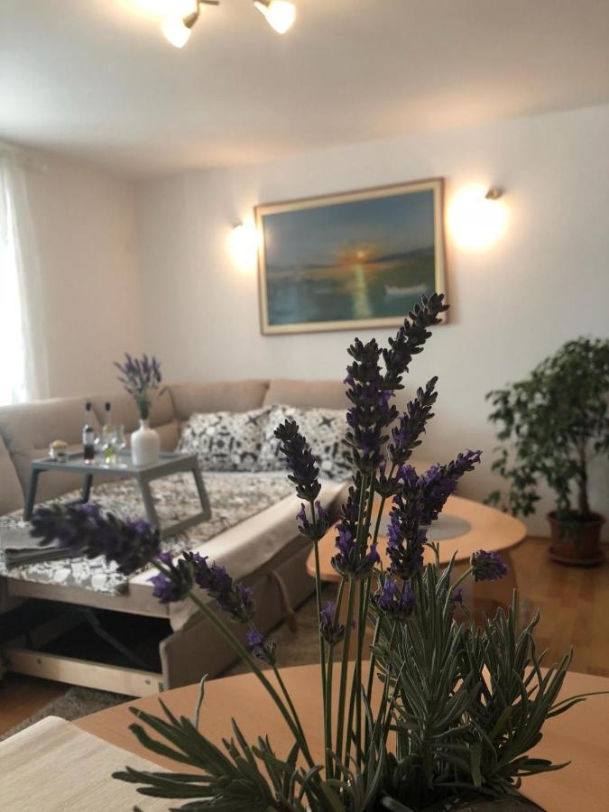 Apartments Barbara Senj  Buitenkant foto